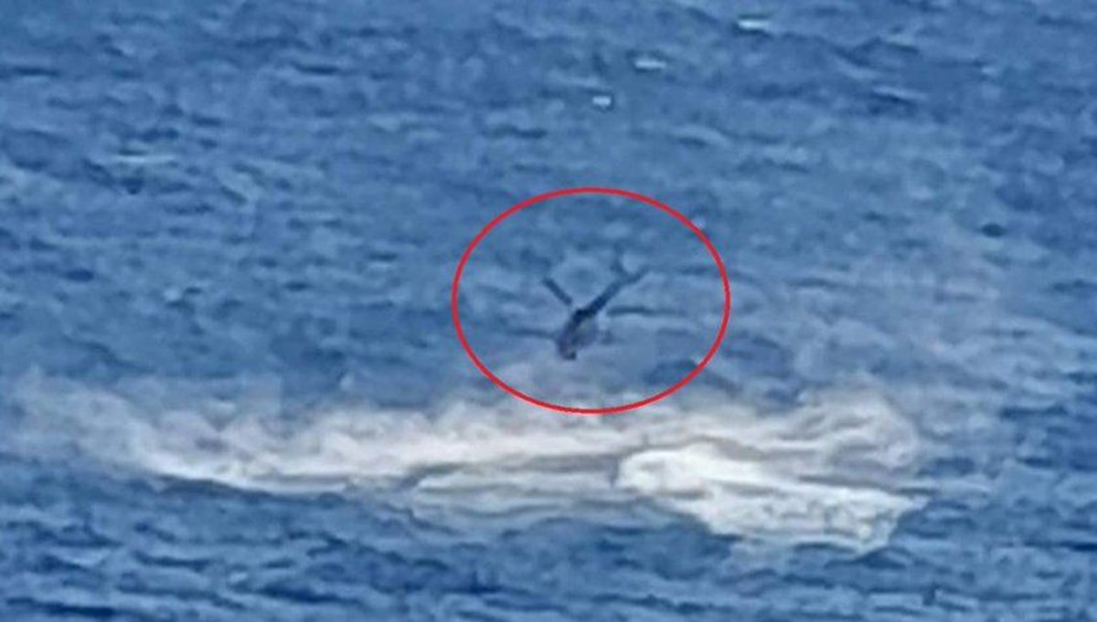 Sisam Adası’nda yangına müdahale eden helikopter denize düştü