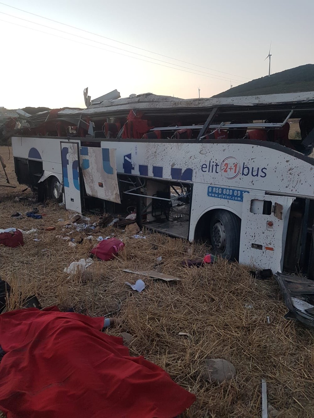 Balıkesir'de yolcu otobüsü devrildi: 14 kişi hayatını kaybetti - 3