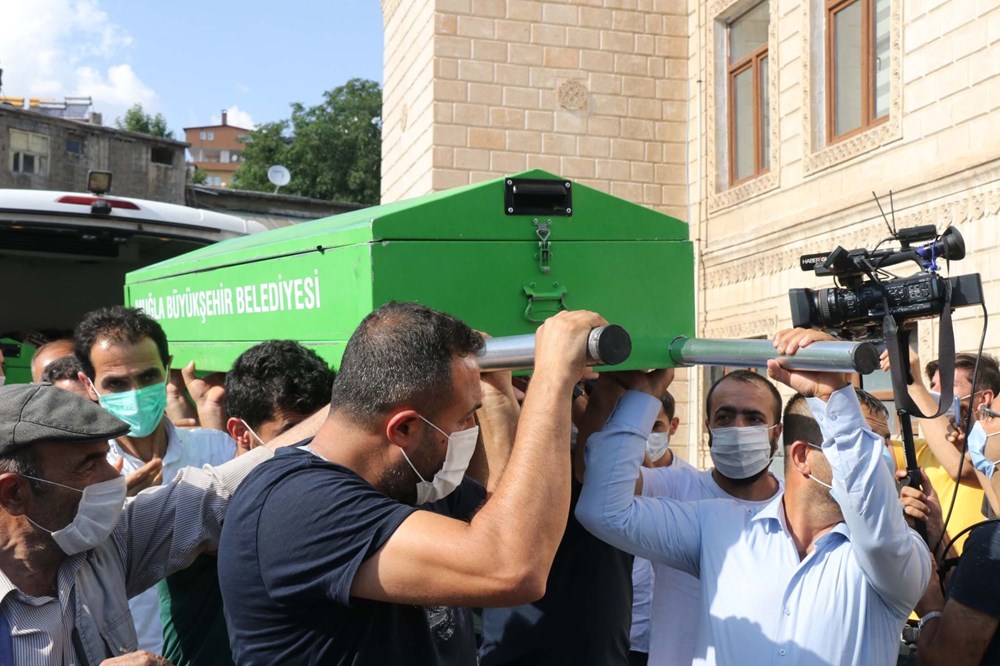 Hüzünlü veda: Pınar Gültekin son yolculuğuna uğurlandı - 8