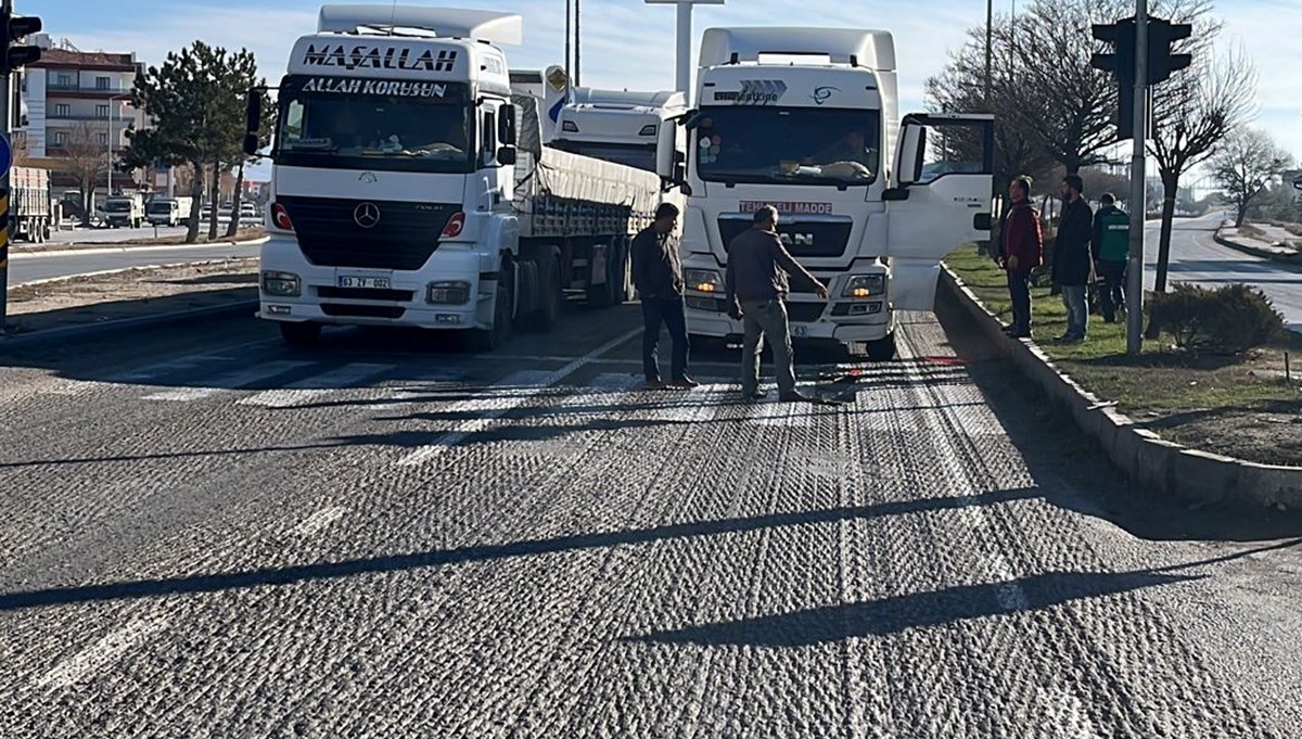 Konya'da tanker ile otomobil çarpıştı 4 kişi yaralandı