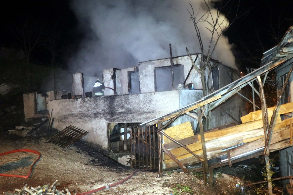 SON DAKİKA: Düzce'de feci yangın: 3 çocuk hayatını kaybetti - 1