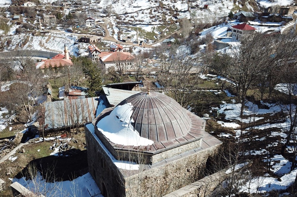 Gümüşhane'deki 800 yıllık ecdat yadigarı camiye eksik restorasyon iddiası - 2