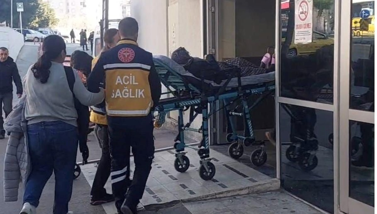 Evde yapılan ilaçlama sonrası iki kişi hastaneye kaldırıldı! Evde yapılan ilaçlama sonrası iki kişi hastaneye kaldırıldı!