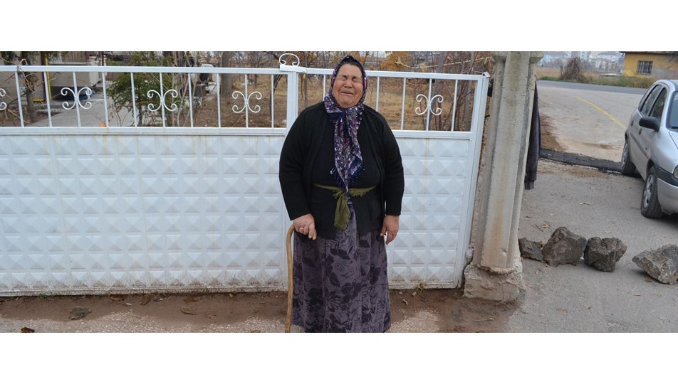 Yılbaşında satmak için beslediği hindileri çalınan kadın gözyaşlarını tutamadı