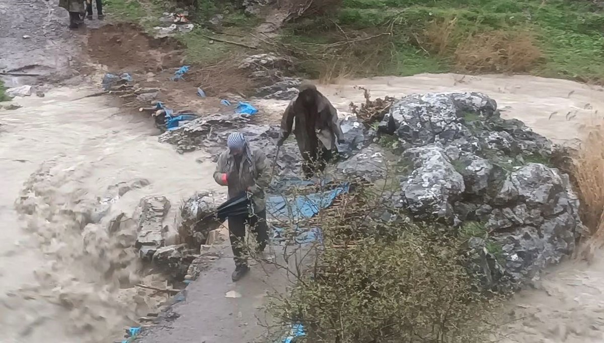 Beytüşşebap'ta eğitime sağanak engeli Beytüşşebap'ta eğitime sağanak engeli