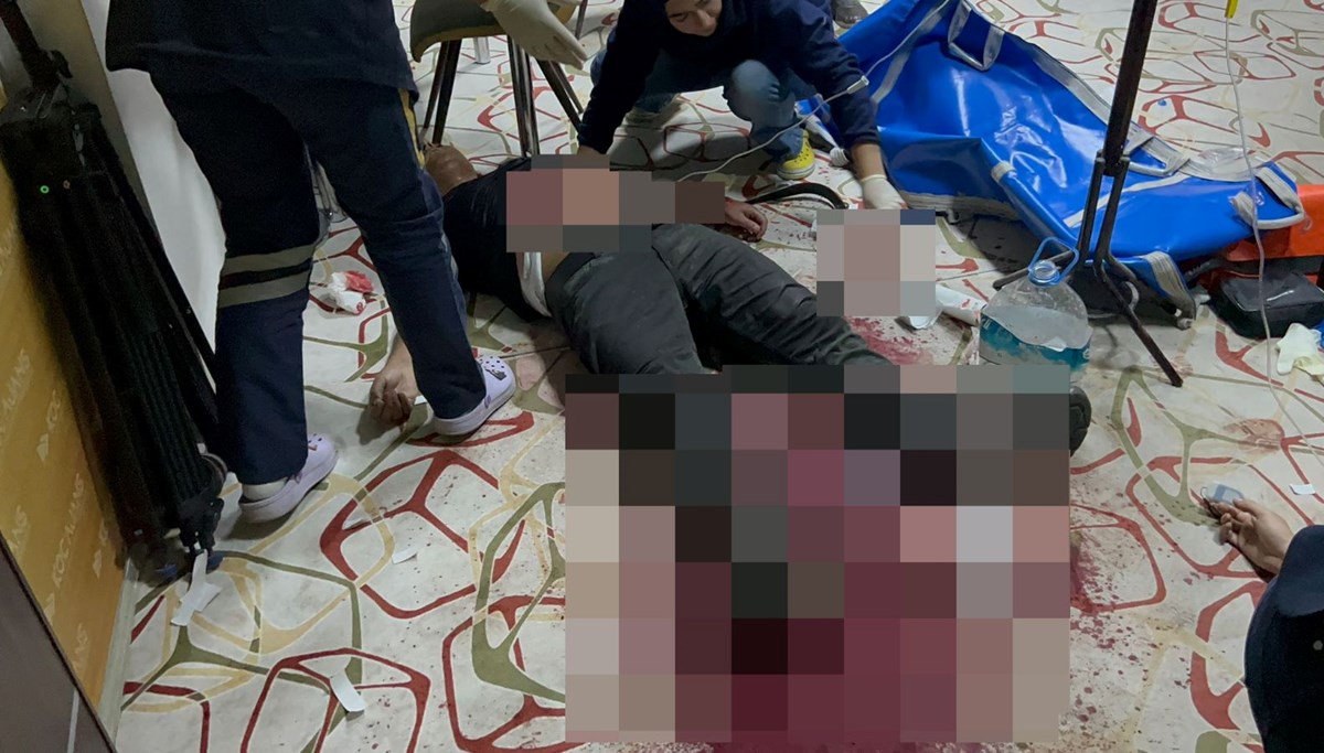 Baba-oğul dehşet saçtı: 4 kişiyi önce dövüp sonra bıçakladılar Baba-oğul dehşet saçtı: 4 kişiyi önce dövüp sonra bıçakladılar