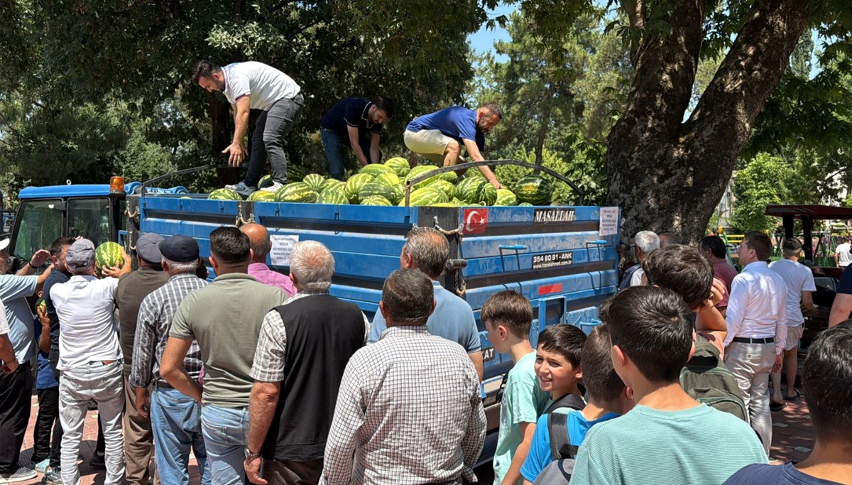 Tam 10 ton karpuz: Hepsini ücretsiz dağıttı