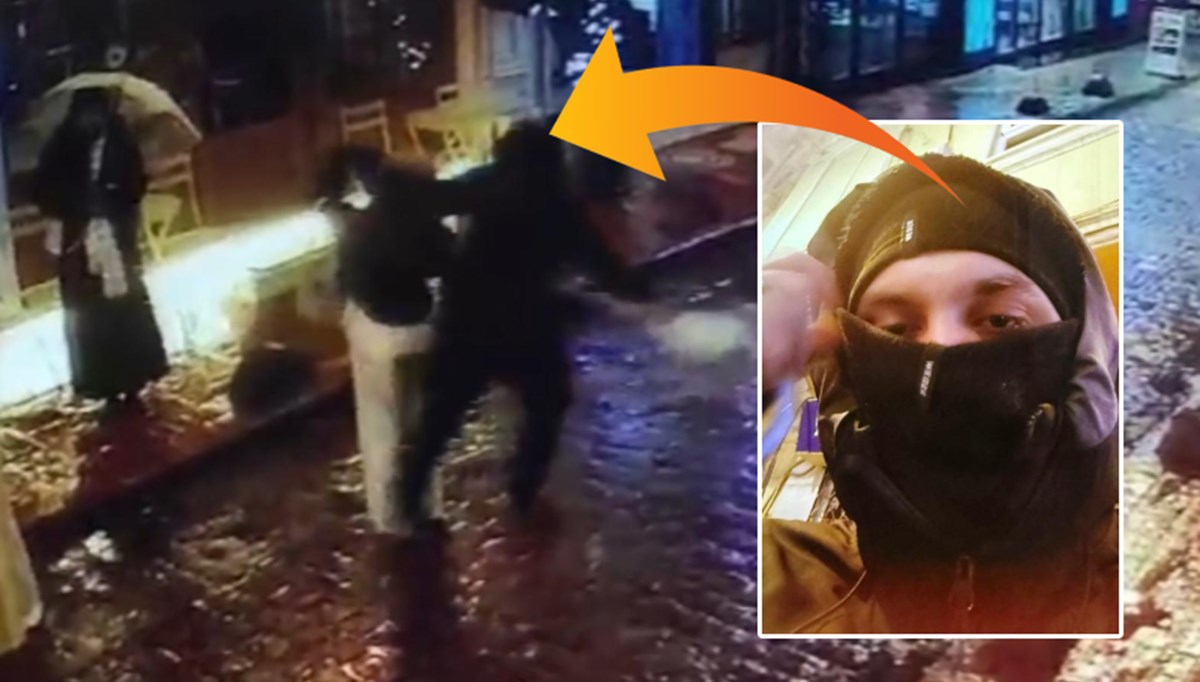 Taksim’de fotoğraf çeken turist neye uğradığını şaşırdı: Alır almaz selfie yapmış! Taksim’de fotoğraf çeken turist neye uğradığını şaşırdı: Alır almaz selfie yapmış!