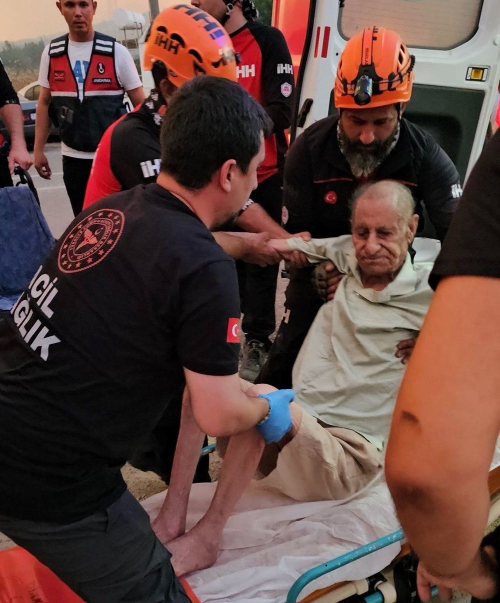 İzmir'deki yangından duygulandıran görüntüler - 4