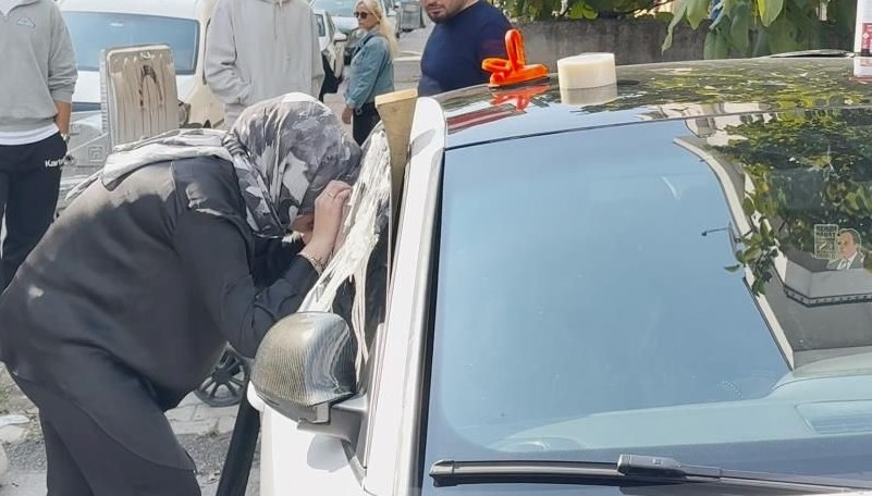 Otomobilde kilitli kalan çocuk kurtarıldı