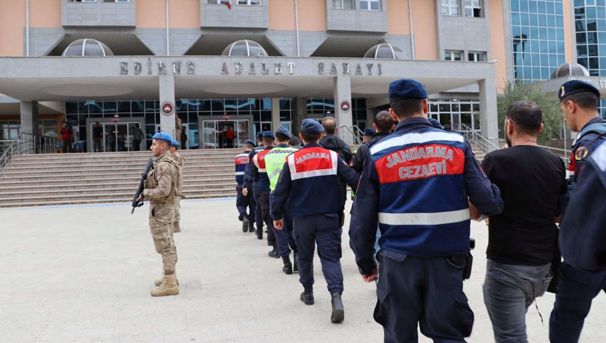 Yunanistan'a kaçmak isteyen 8 terör şüphelisi yakalandı