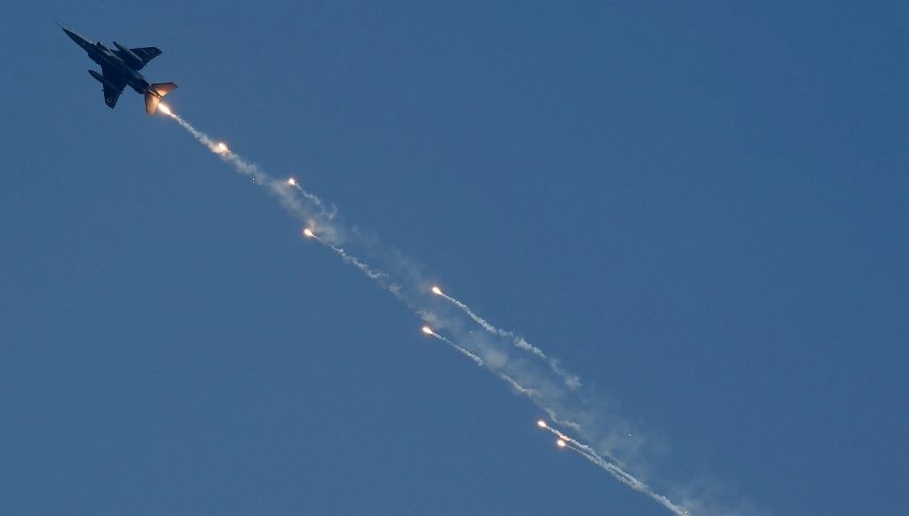 Hindistan'da uçak düştü: 2 pilot öldü
