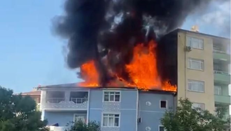 Kocaeli'de 3 katlı binada yangın: Ev sahibi yaralandı