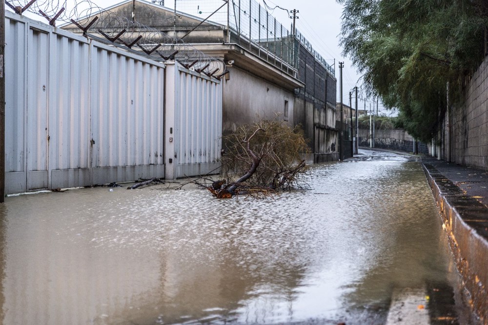 İtalya'nın Katanya kentini sel vurdu - 17
