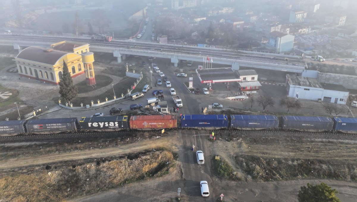 Edirne’de trafiği durduran tren arızası Edirne’de trafiği durduran tren arızası