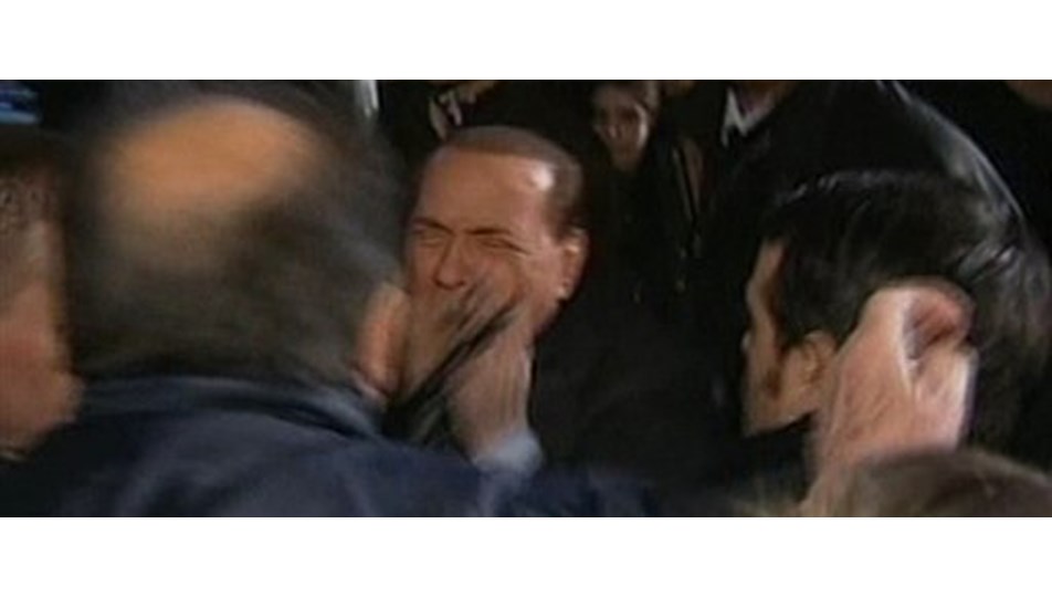 Berlusconi'ye saldırı düzmece mi?