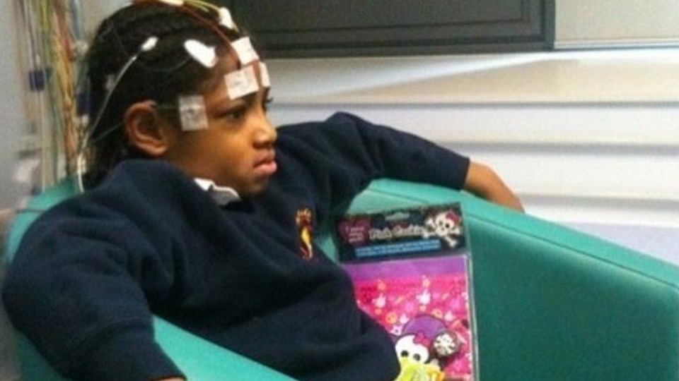 9 yaşındaki Ella, ölmeden önce solunum problemleri nedeniyle engelli olarak sınıflandırılmıştı. 
