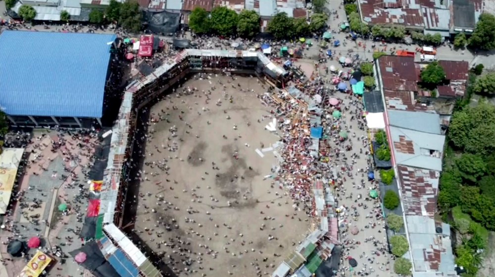 Kolombiya'da boğa güreşi festivalinde tribün çöktü: En az 4 ölü, yüzlerce yaralı - 1