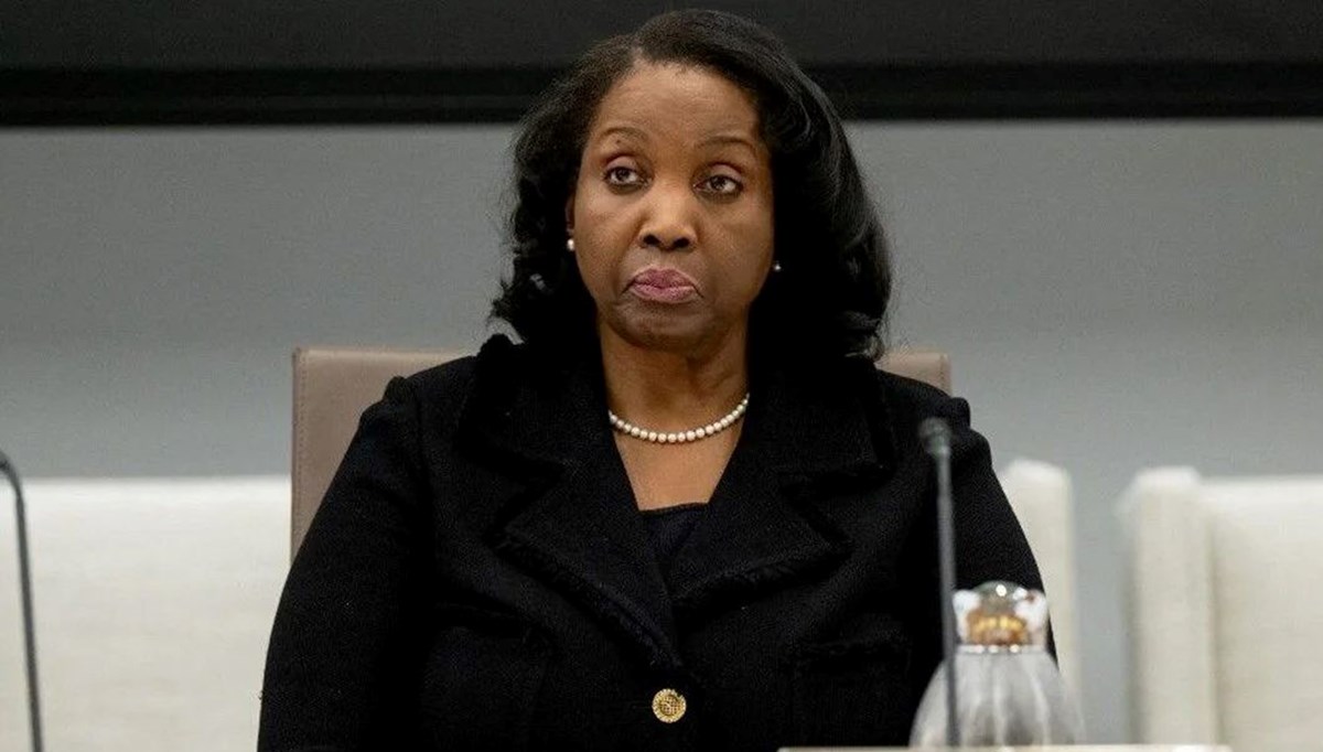 Trump'ın kovulmasını istediği Cook görevine devam edecek