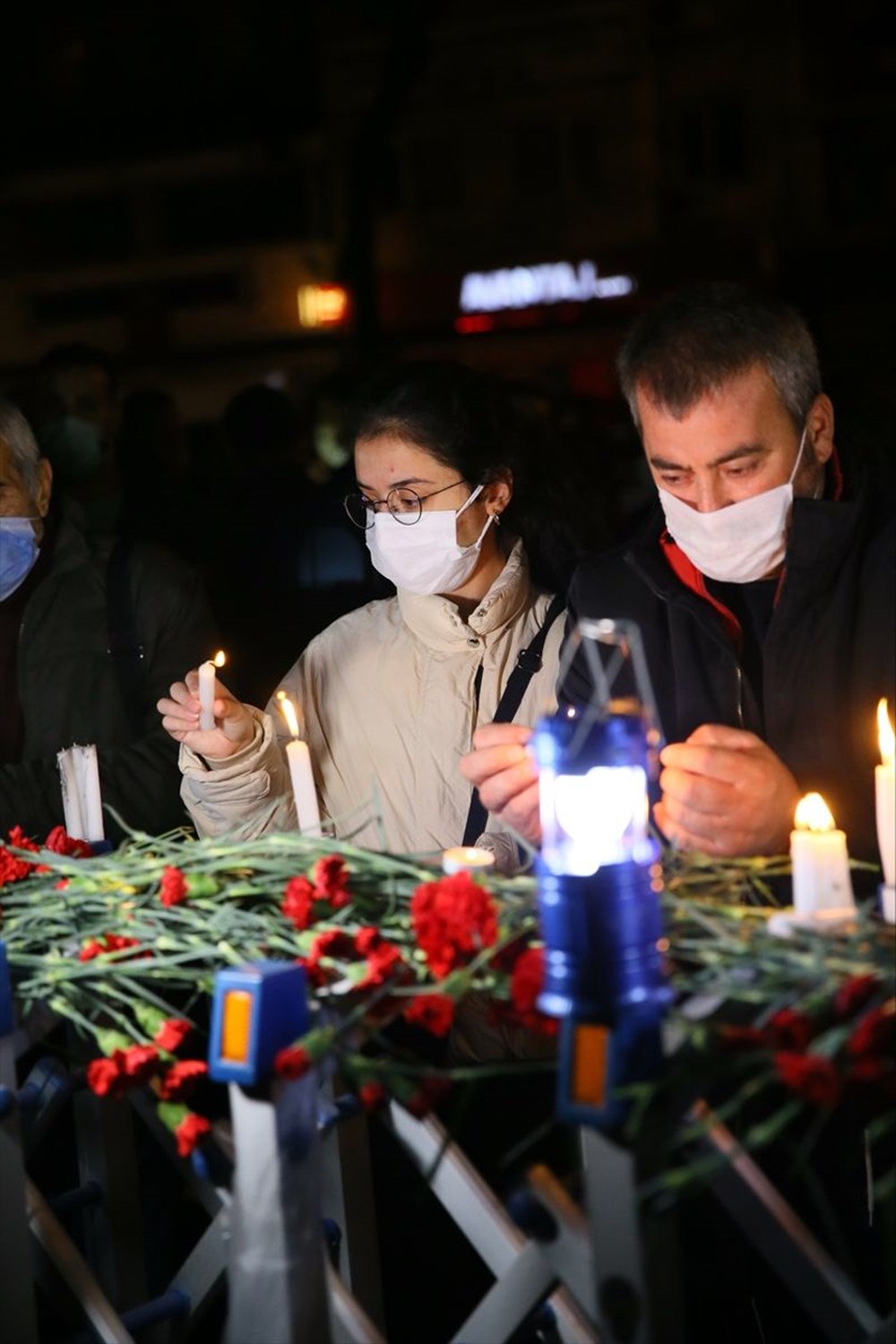İzmir'deki depremde hayatını kaybedenler anıldı - 13