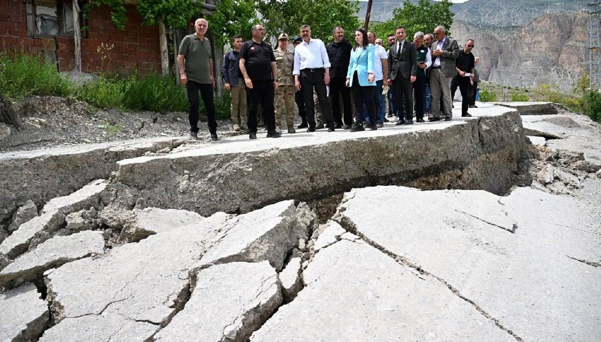 Erzurum'da hasarlı 38 ev boşaltıldı Erzurum'da hasarlı 38 ev boşaltıldı