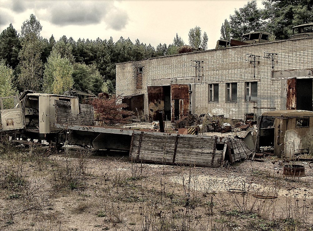 Чернобыль спустя. Чернобыльская АЭС 1986 город призрак. Припять 25 лет спустя. Чернобыль 25 лет спустя. Заброшенный город Припять.