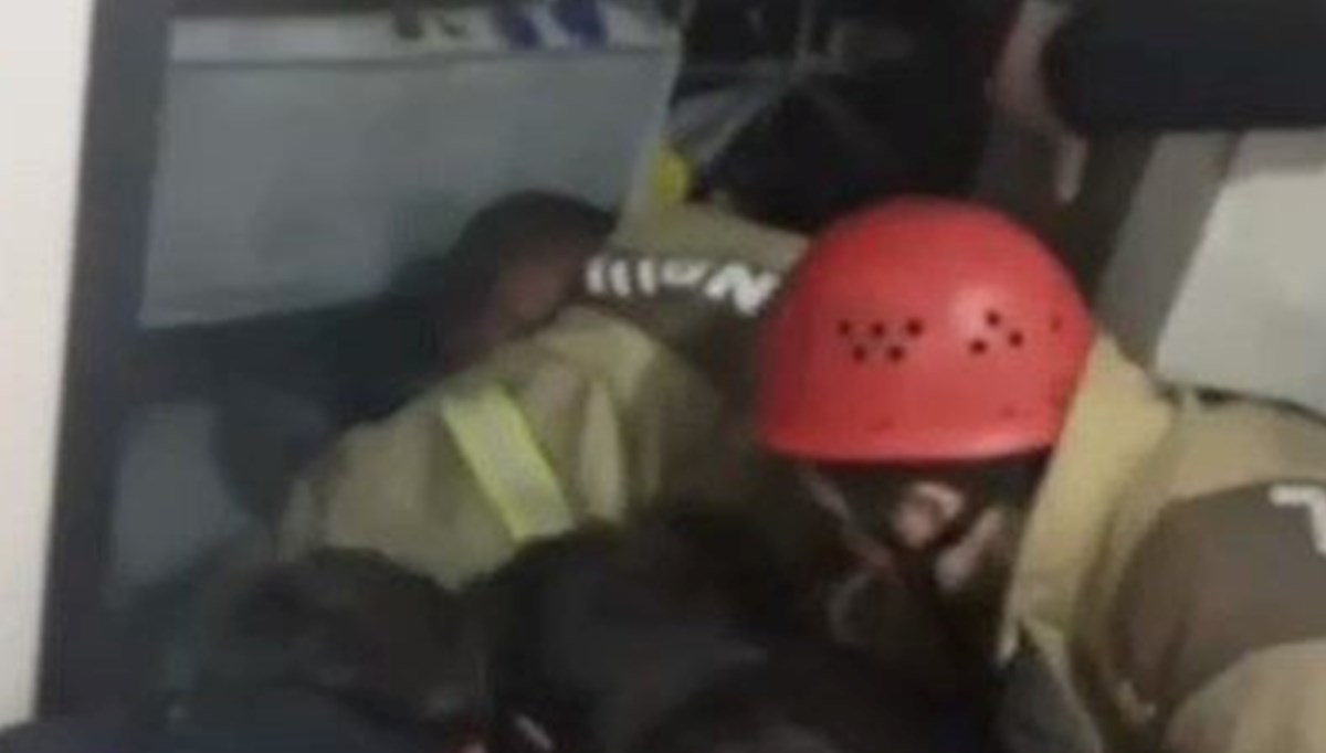 Asansörde feci son: Kabinle duvar arasında can verdi Asansörde feci son: Kabinle duvar arasında can verdi