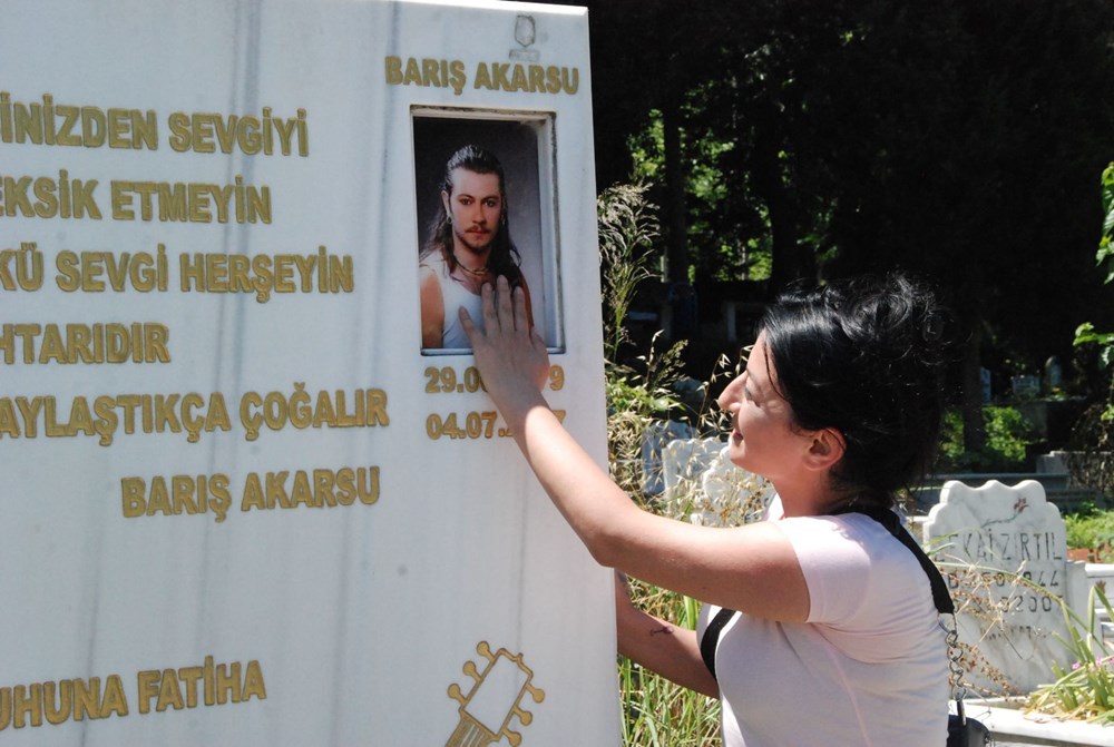 Barış akarsu mezarı