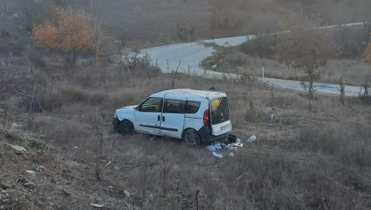 Kontrolden çıkan araç şarampole uçtu: 1 yaralı Kontrolden çıkan araç şarampole uçtu: 1 yaralı