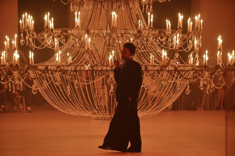 Genç yaşta kansere yenik düşen dahi tasarımcı Virgil Abloh anısına defilede yıldızlar geçidi - 16