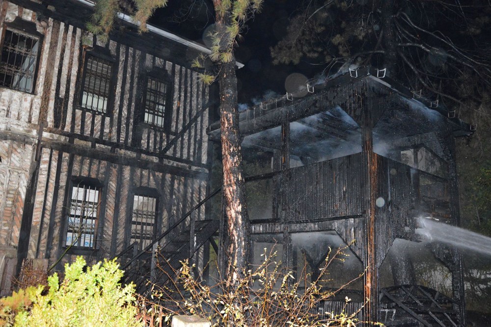 Atatürk'ün kaldığı tarihi konak yandı - 2