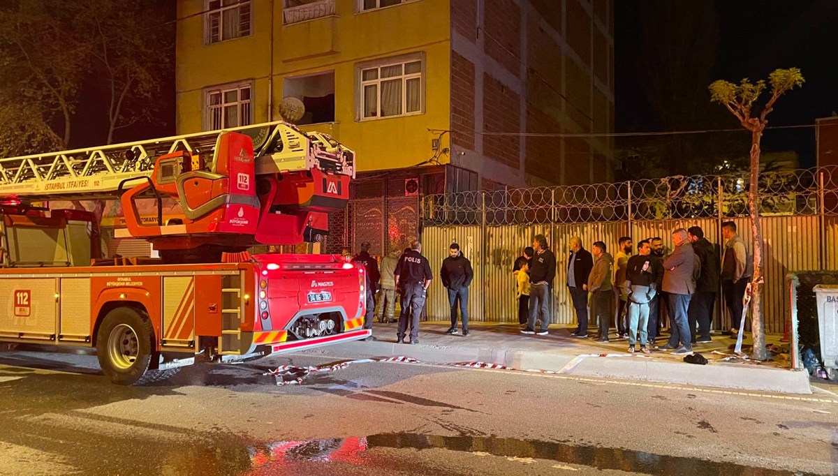 Avcılar’da 4 katlı binada yangın: Mahsur kalan 11 kişi kurtarıldı Avcılar’da 4 katlı binada yangın: Mahsur kalan 11 kişi kurtarıldı