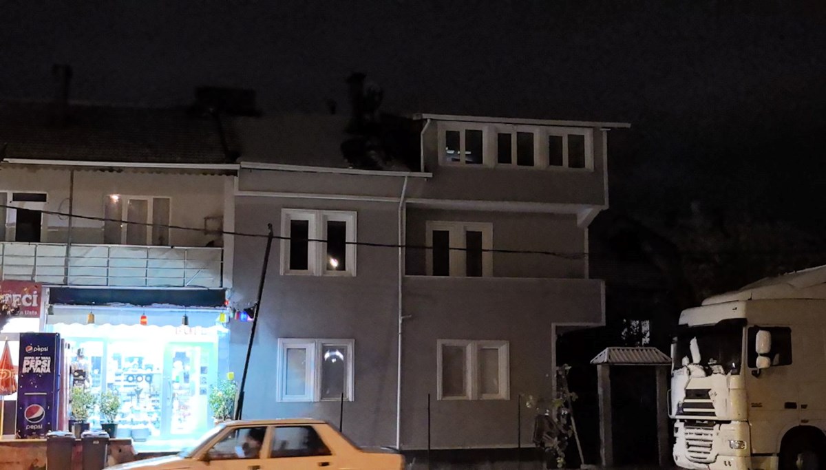 Kardan kapanan anteni temizlemek için çıktığı çatıdan düşüp öldü Kardan kapanan anteni temizlemek için çıktığı çatıdan düşüp öldü
