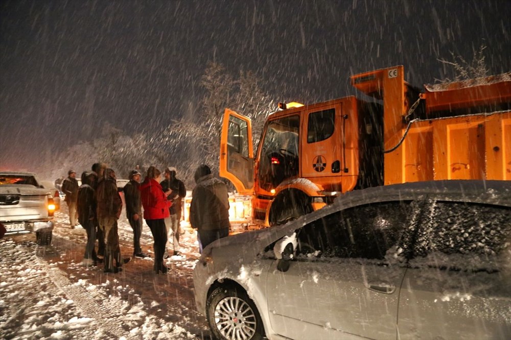 Sivas-Tokat karayolu yoğun kar yağışı dolayısıyla trafiğe kapandı - 8