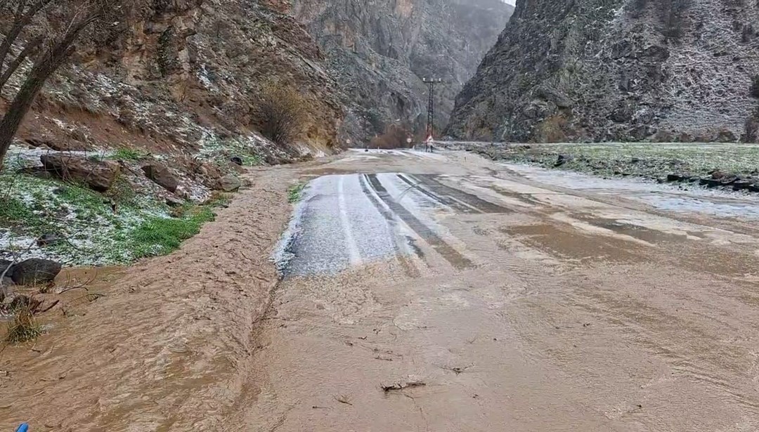 Tunceli’de dolu ve sağanak hayatı olumsuz etkiledi