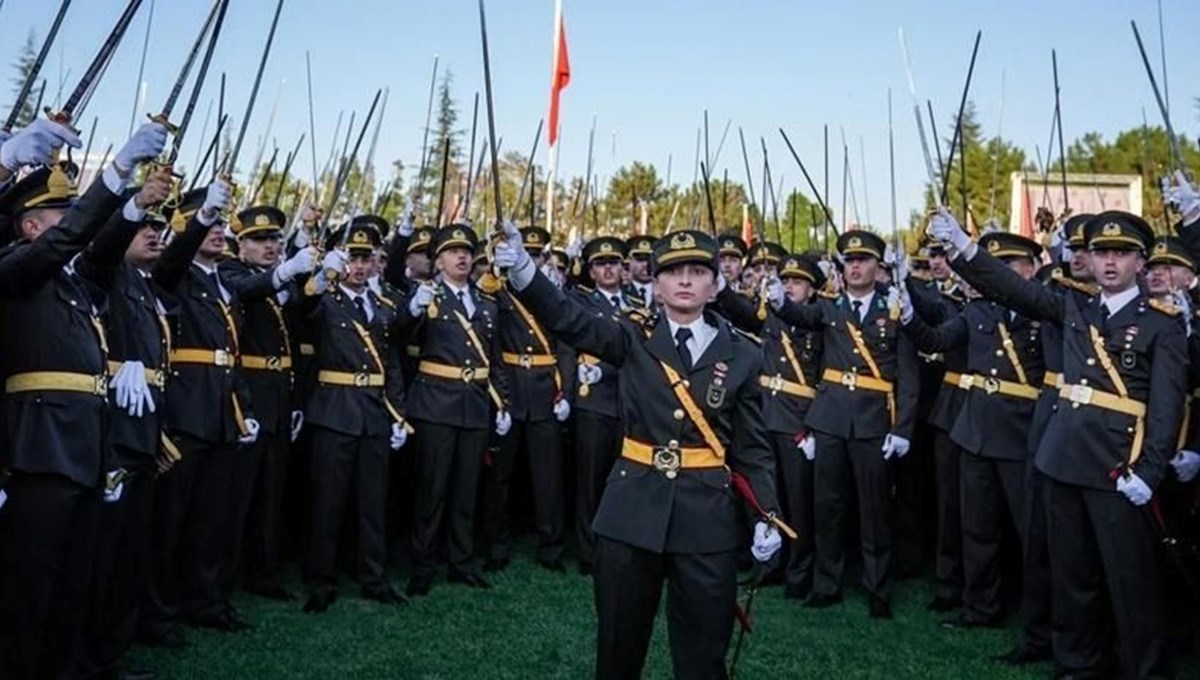 Teğmenlere kılıçlı yemin incelemesi | MSB: İnceleme devam ediyor Teğmenlere kılıçlı yemin incelemesi | MSB: İnceleme devam ediyor
