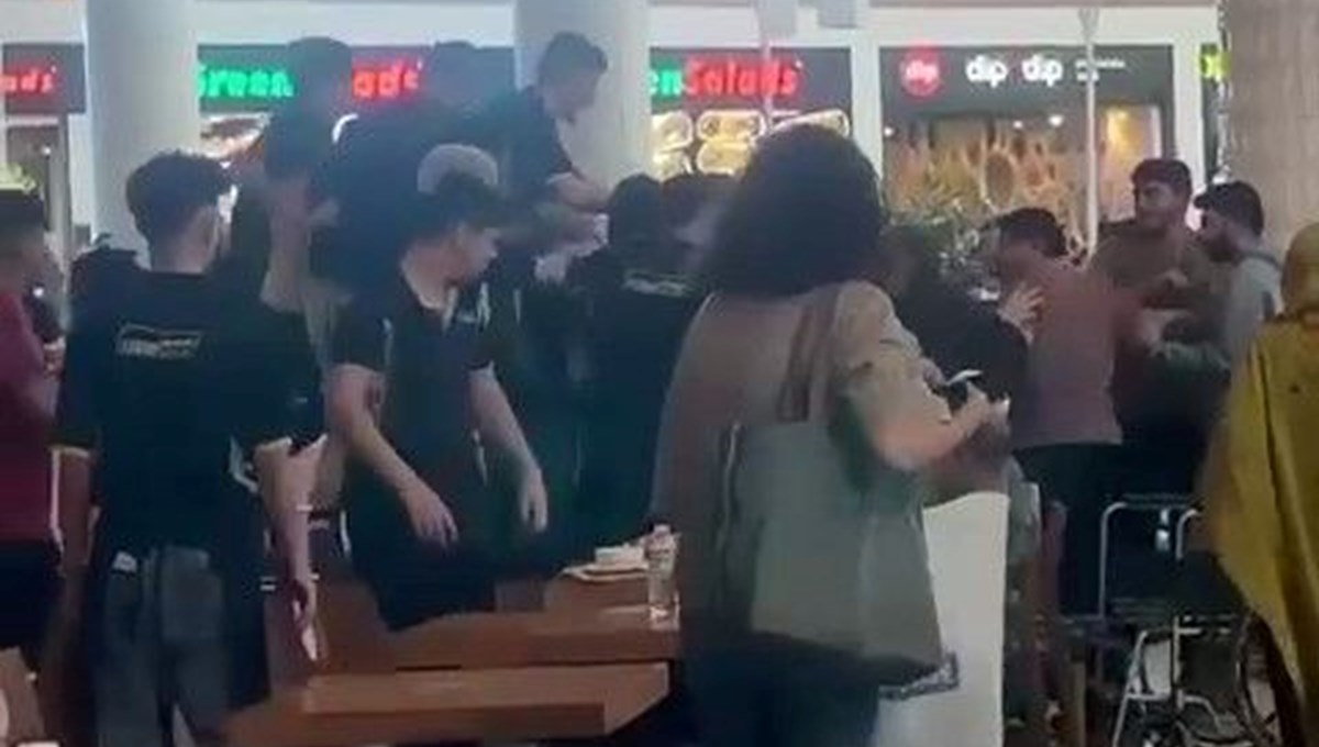 İstanbul’da AVM restoranında kavga | Müşteriler ve restoran çalışanları birbirine girdi