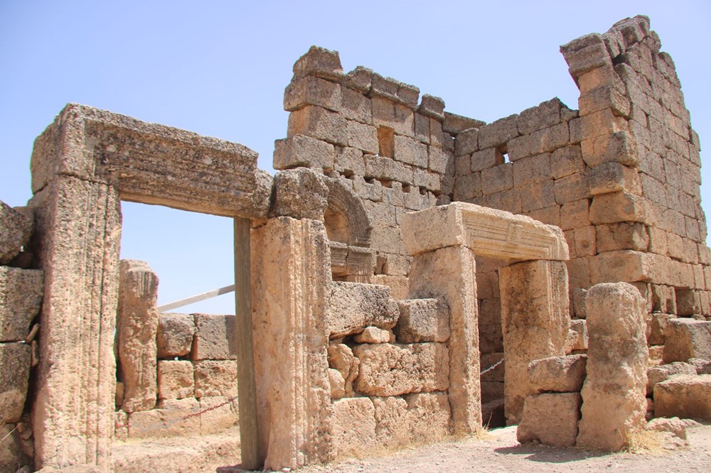 3 bin yıllık Zerzevan Kalesi’nin altında devasa yapılar tespit edildi - 3