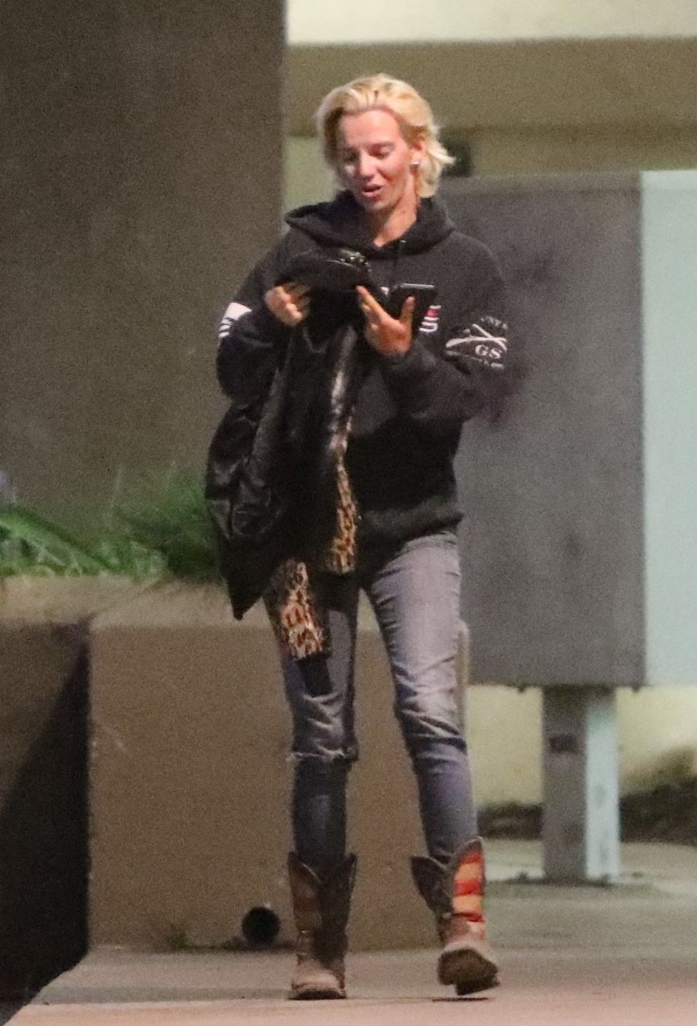 Lady Gaga'dan hayranına ceket hediyesi - 5