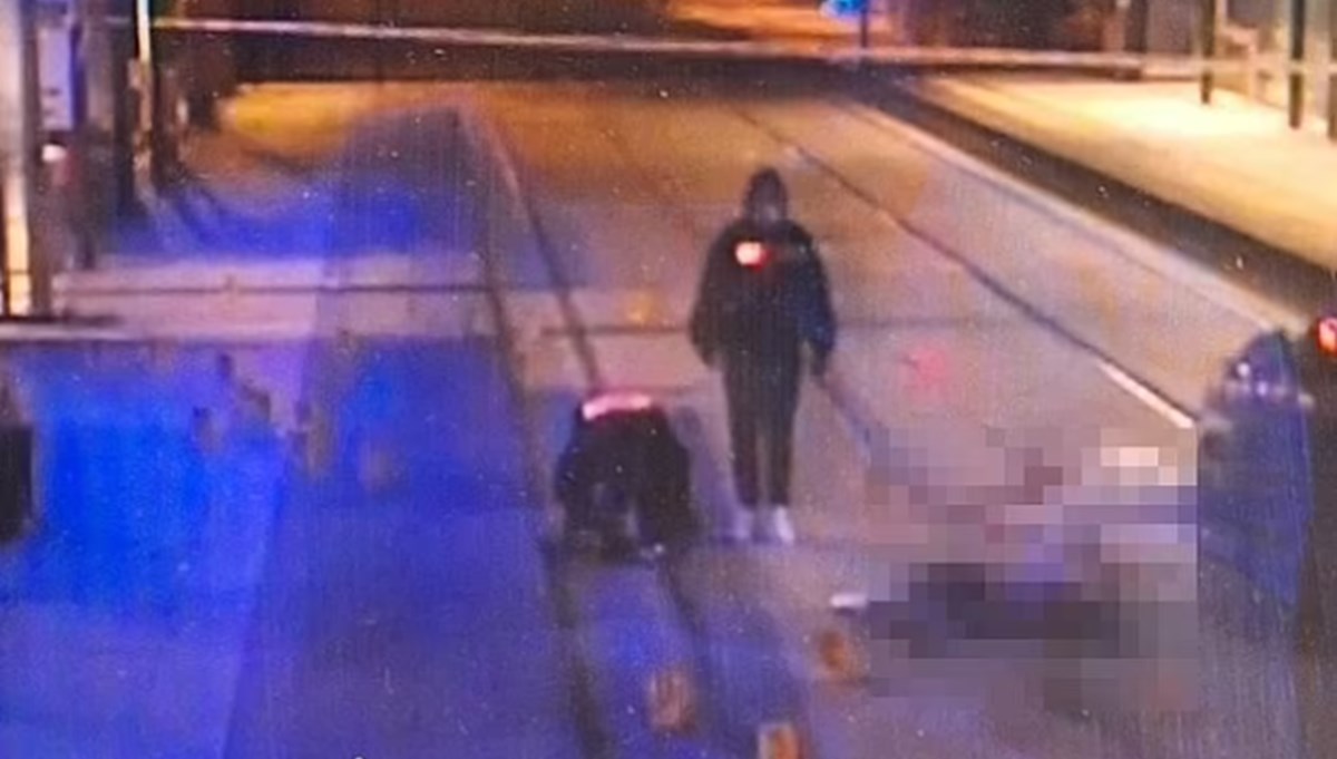 Paris polisi satırlı saldırganı vurarak öldürdü Paris polisi satırlı saldırganı vurarak öldürdü