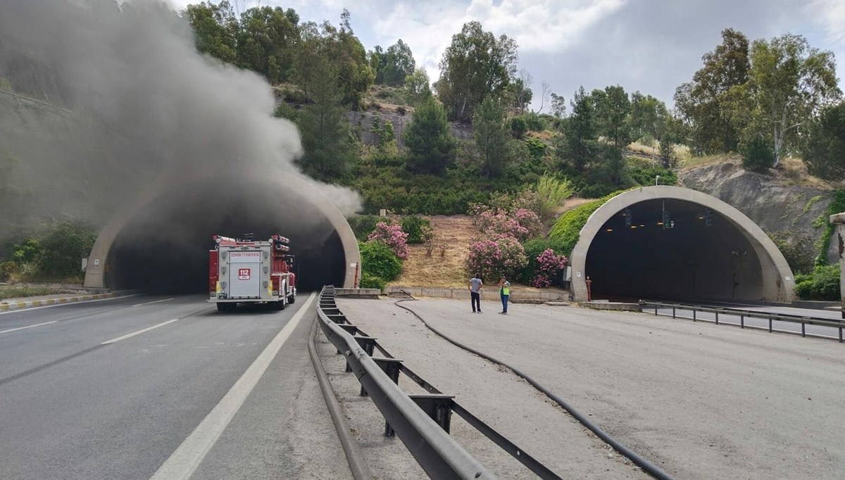 Bayraklı Tüneli'nde TIR'da yangın