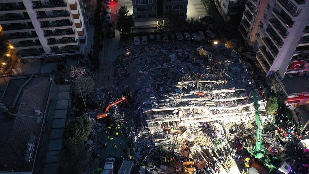 Enkaz altındakiler için zamana karşı yarış - 16