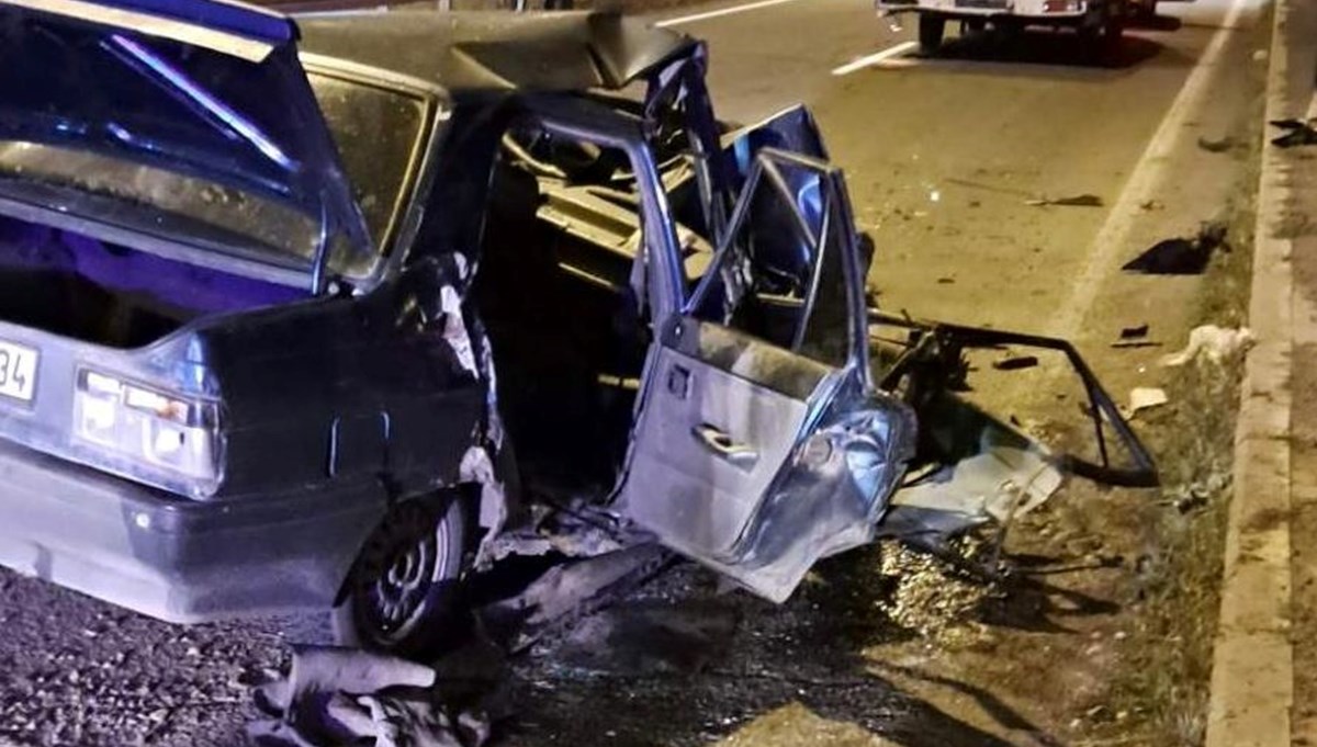 Ardahan'da otomobil çekiciye çarptı: 1 ölü, 1 yaralı Ardahan'da otomobil çekiciye çarptı: 1 ölü, 1 yaralı