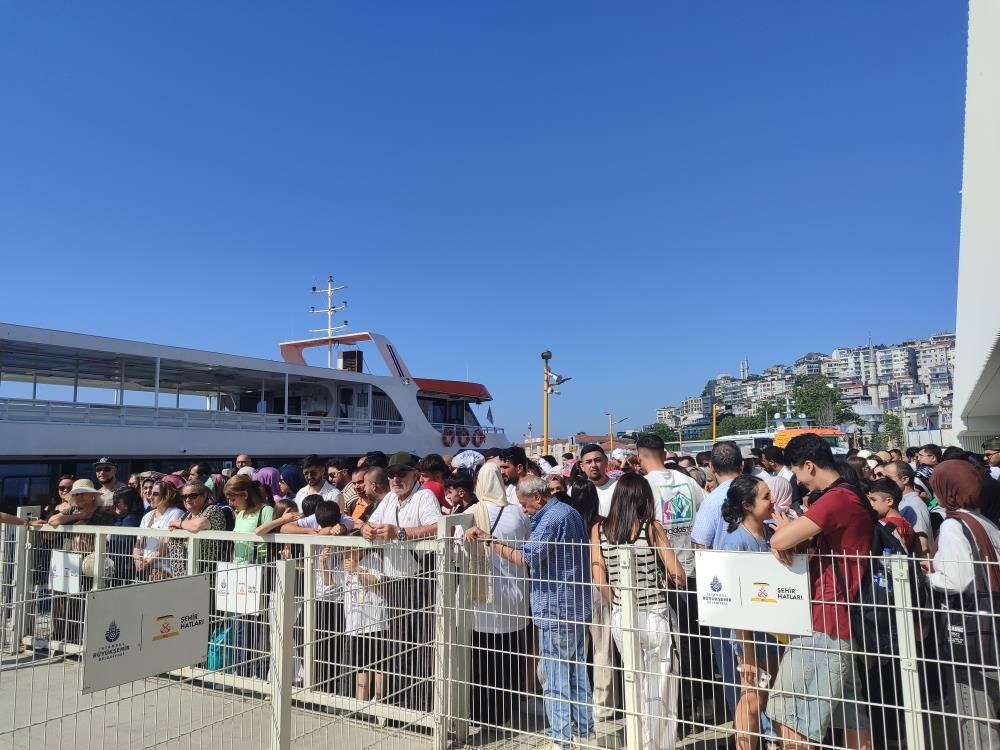 Tatilin son gününde Adalar'a akın: İskeleler doldu taştı - 1