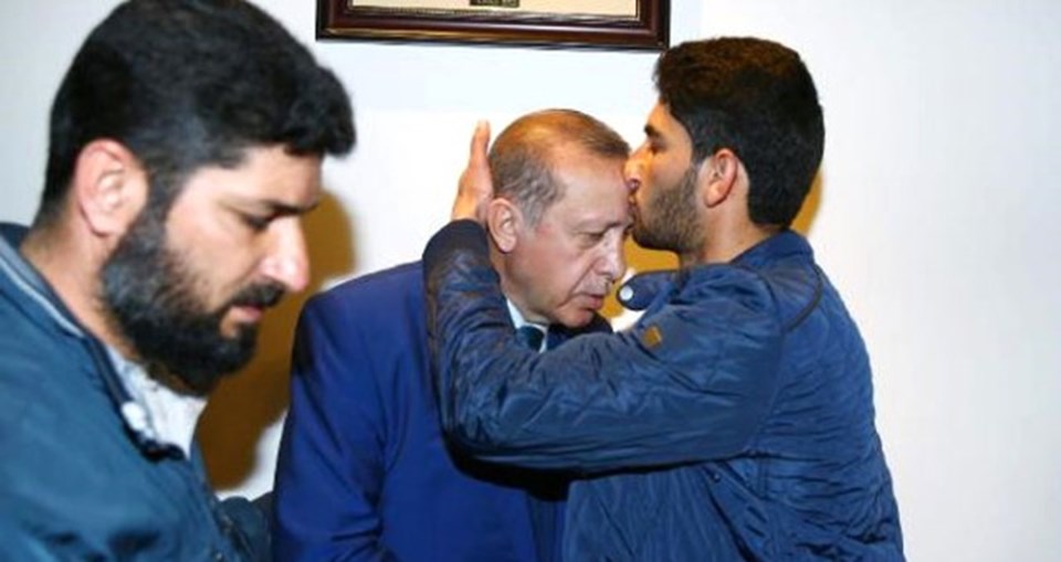 Cumhurbaşkanı Erdoğan ikizlerini kaybeden baba ile görüştü - 1