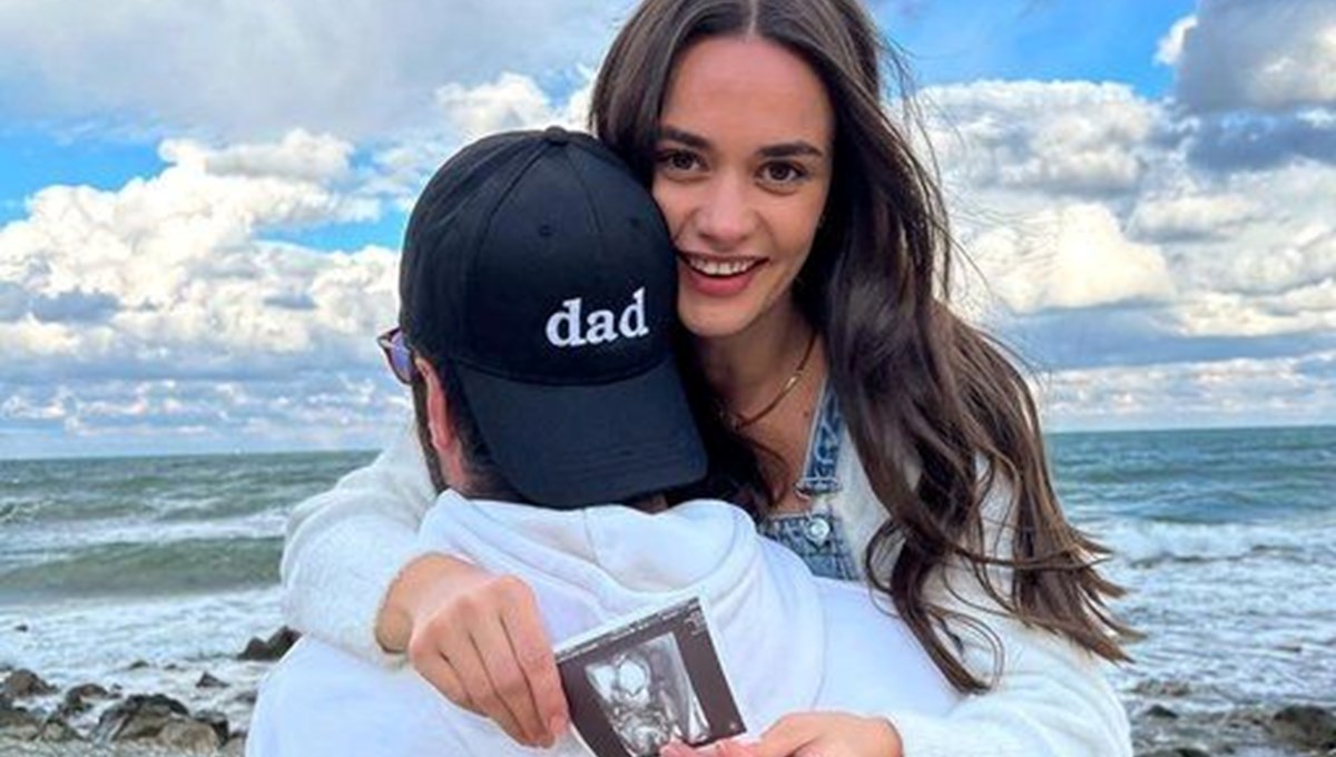 Hande Soral'dan hamilelik pozu: Baby Demirci yolu yarıladı!