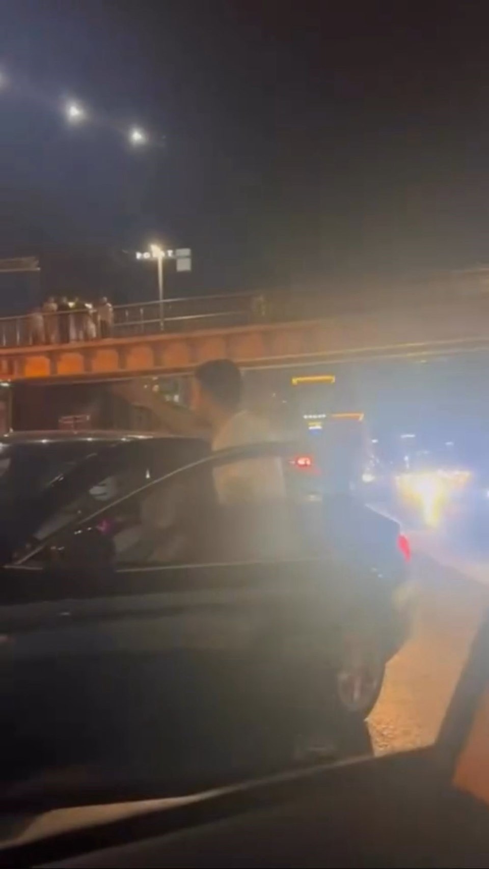 Trafik magandaları yine sahnede: Önce tehdit etti sonra tekme ve yumrukla saldırdı - 1