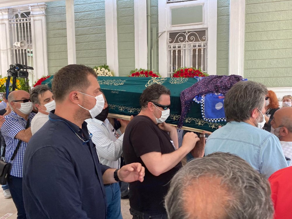 Oyuncu Ayşegül Atik son yolculuğuna uğurlandı - 6