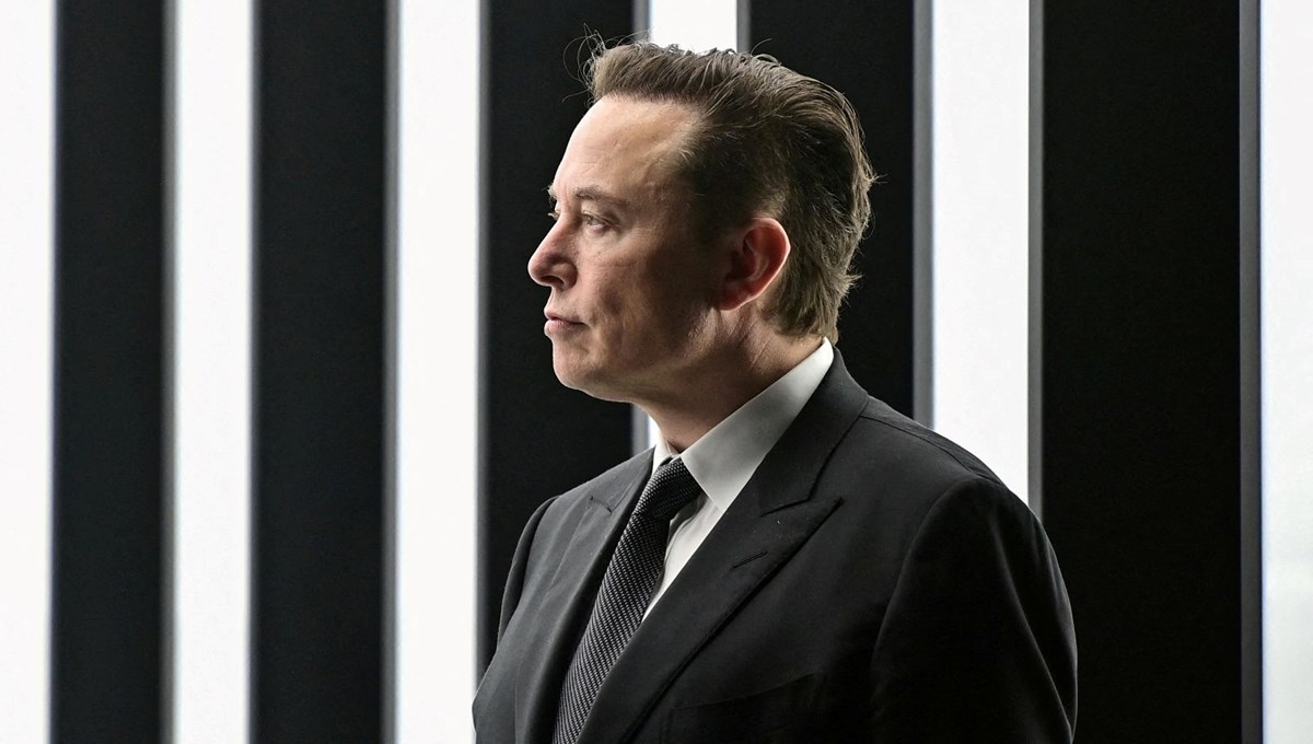 Musk 6,9 milyar dolarlık Tesla hissesi sattı