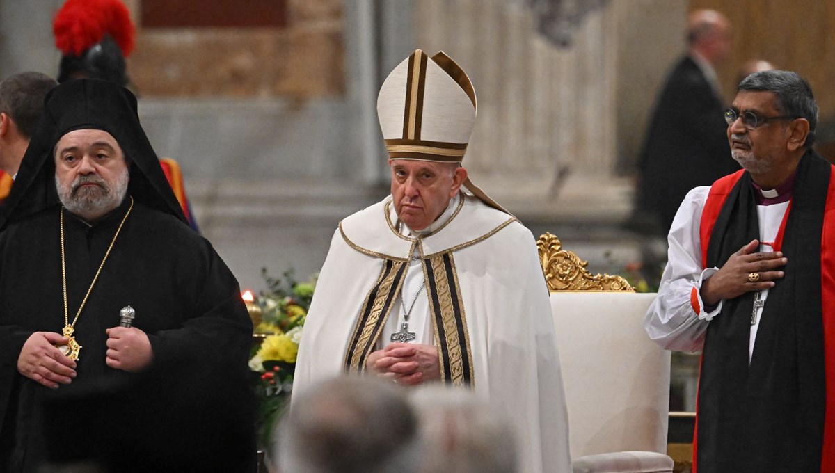 Papa: Eşcinsel olmak suç değil Papa: Eşcinsel olmak suç değil